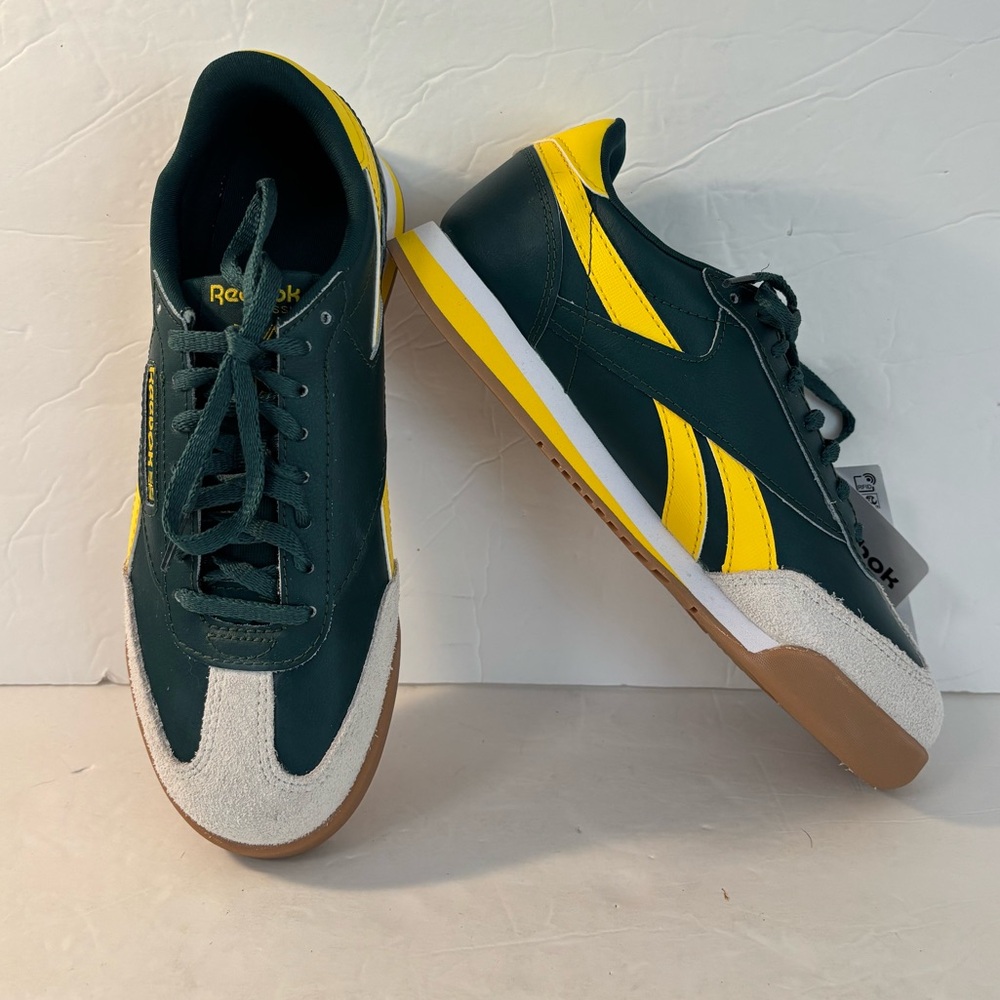 REEBOK NWT Campio XT Green and Gold Tennis Sneakers Size Kids 5